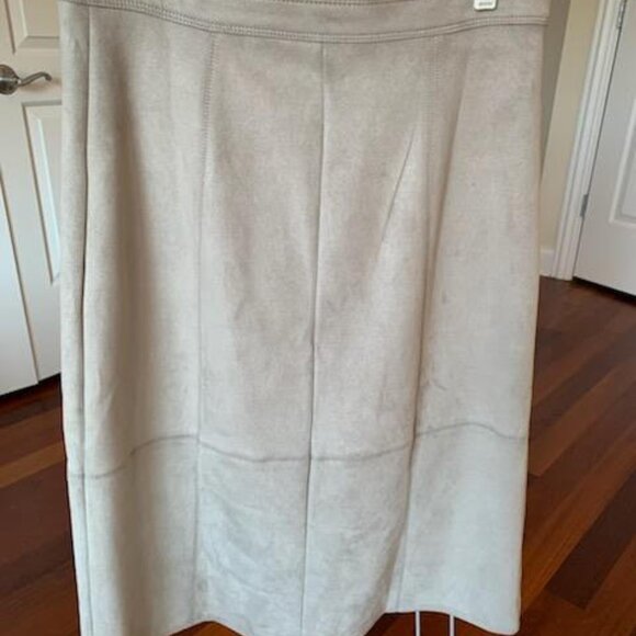 Rarely Worn Ann Taylor Suede A-Line Midi Skirt - Picture 5 of 7